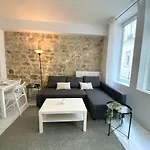 100 Belmondo Cosy Center *