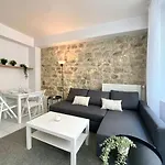 100 Belmondo Cosy Center *