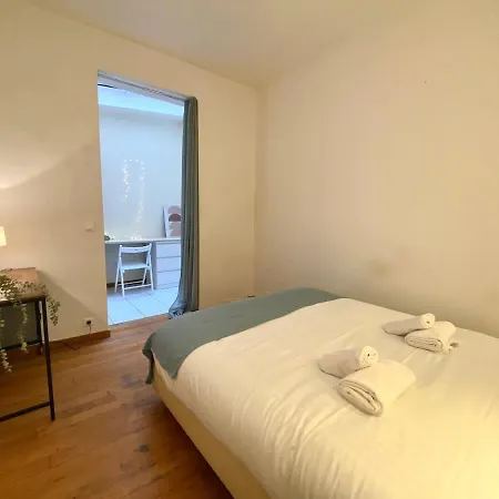 100 Belmondo Cosy Center * Paris