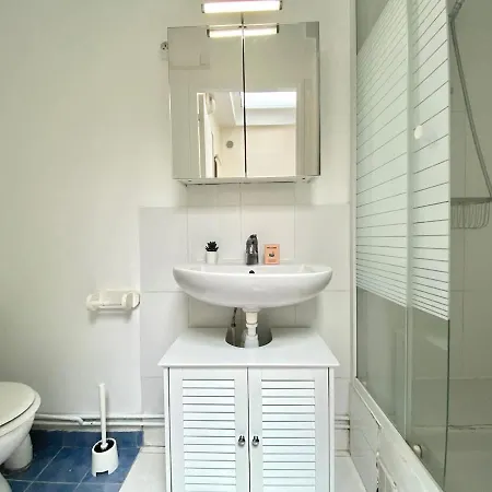 100 Belmondo Cosy Center Apartmán *