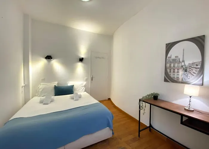 100 Belmondo Cosy Center Paris