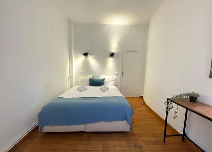 100 Belmondo Cosy Center *