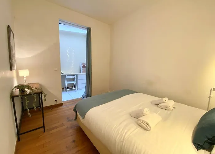 100 Belmondo Cosy Center * Paris