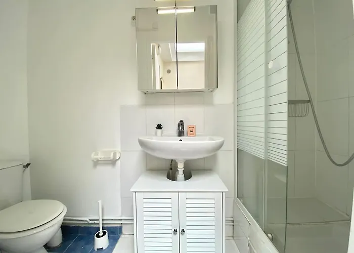 100 Belmondo Cosy Center Apartment *